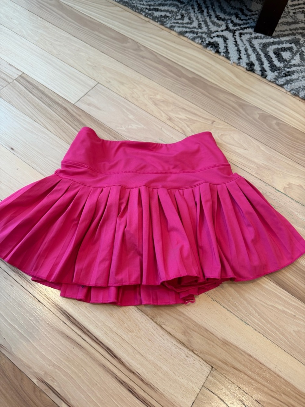 GoldHinge pleated pink skirt! - size XS!